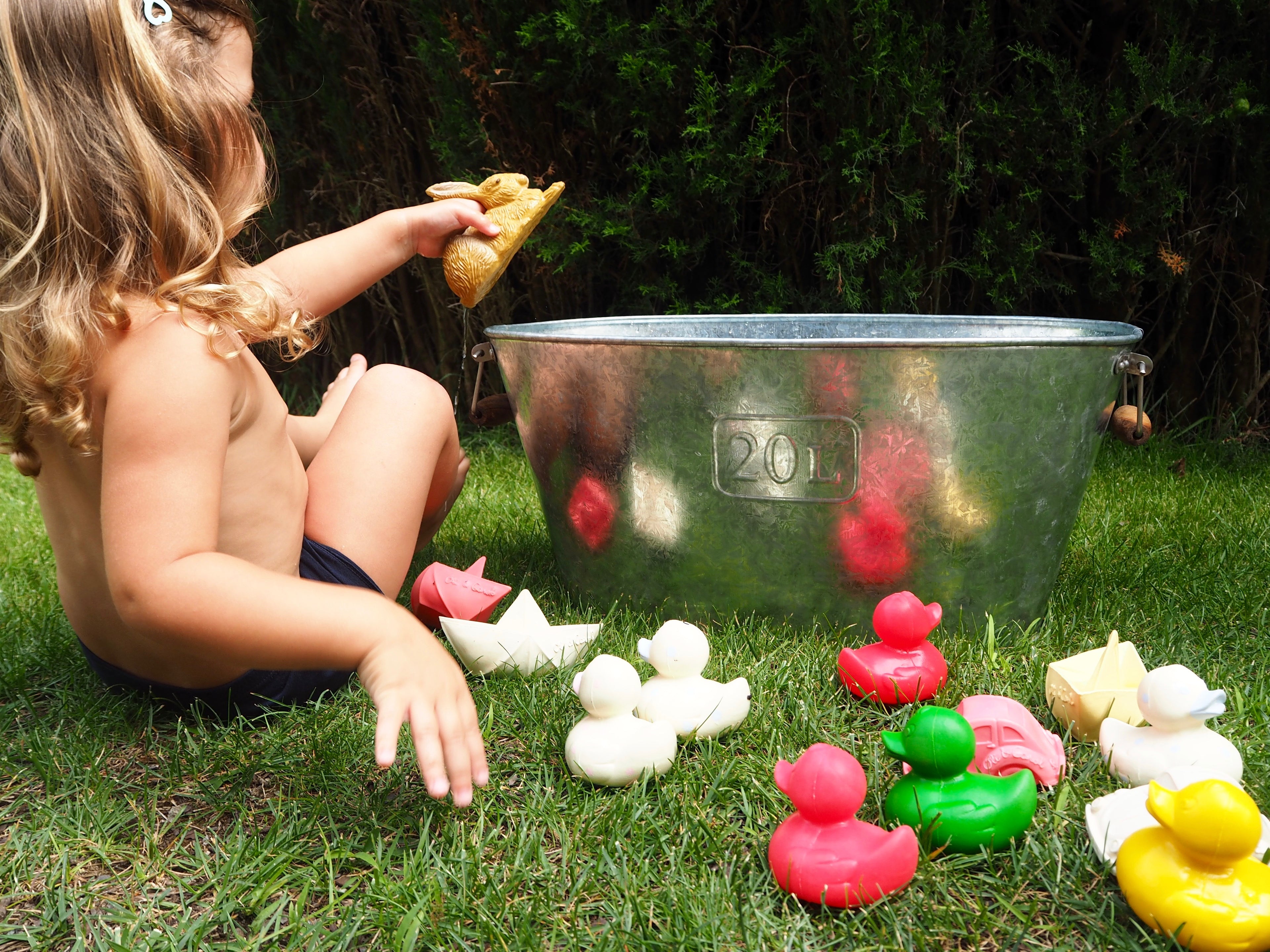 canard-monochrome-jaune-oli-carol