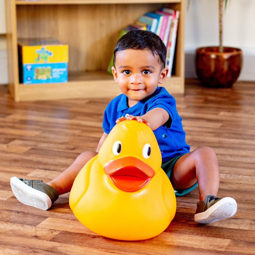 Riesige aufblasbare gelbe Badeente