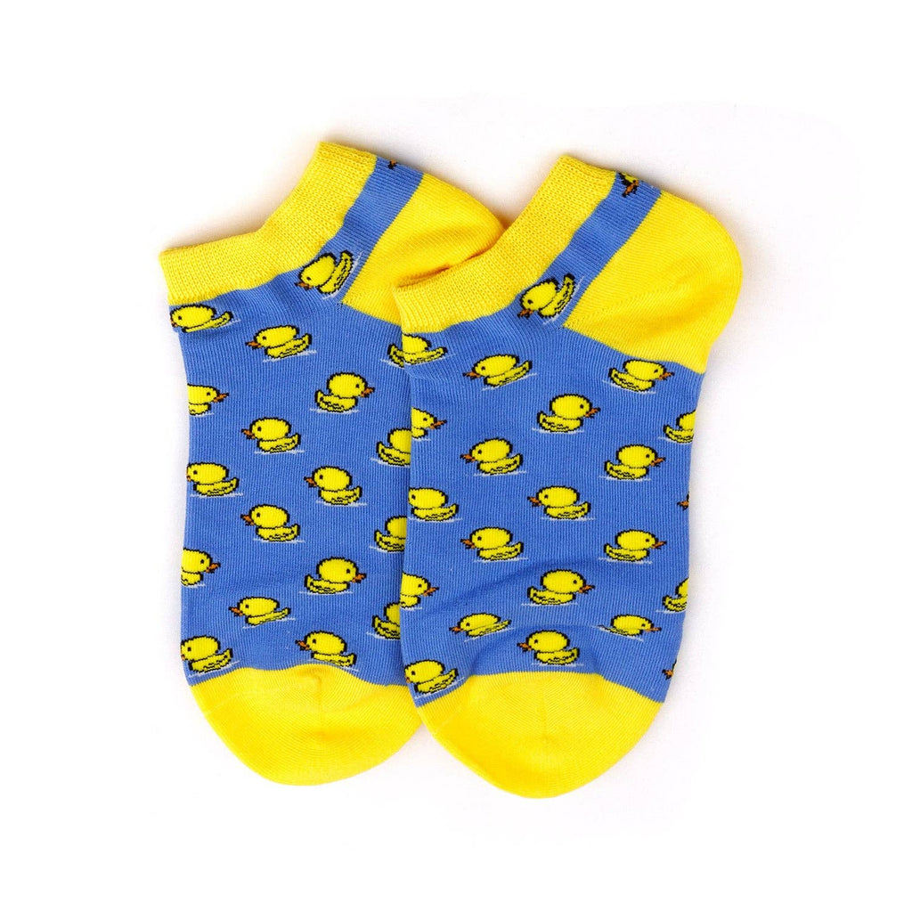 Kurze Socken, Entenküken im Wasser