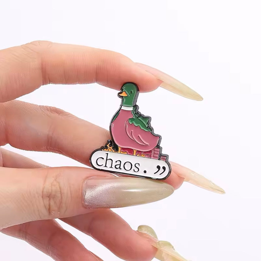 Chaos-Stockenten-Anstecknadel.''