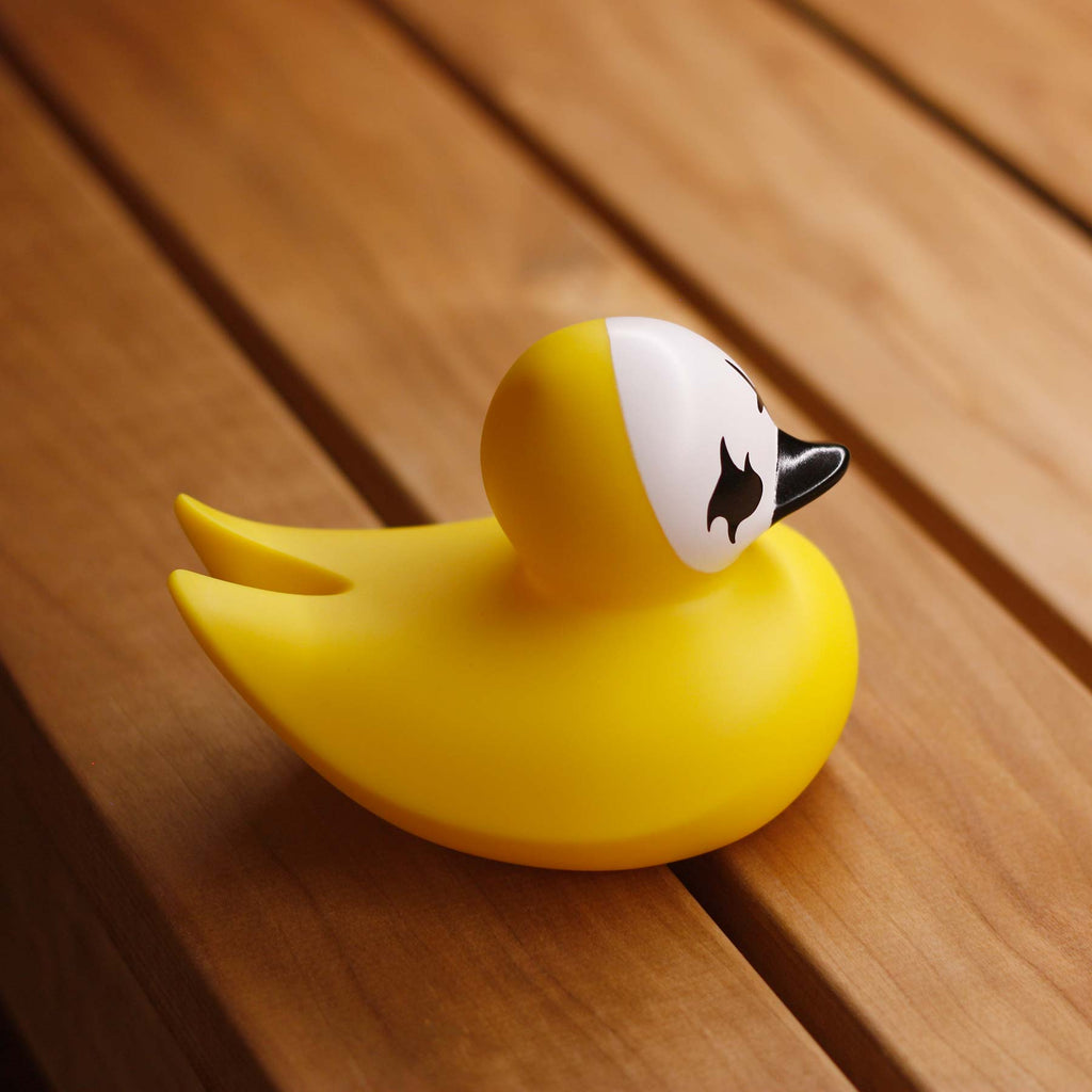 Gothic-Ente mit Leichenlackierung