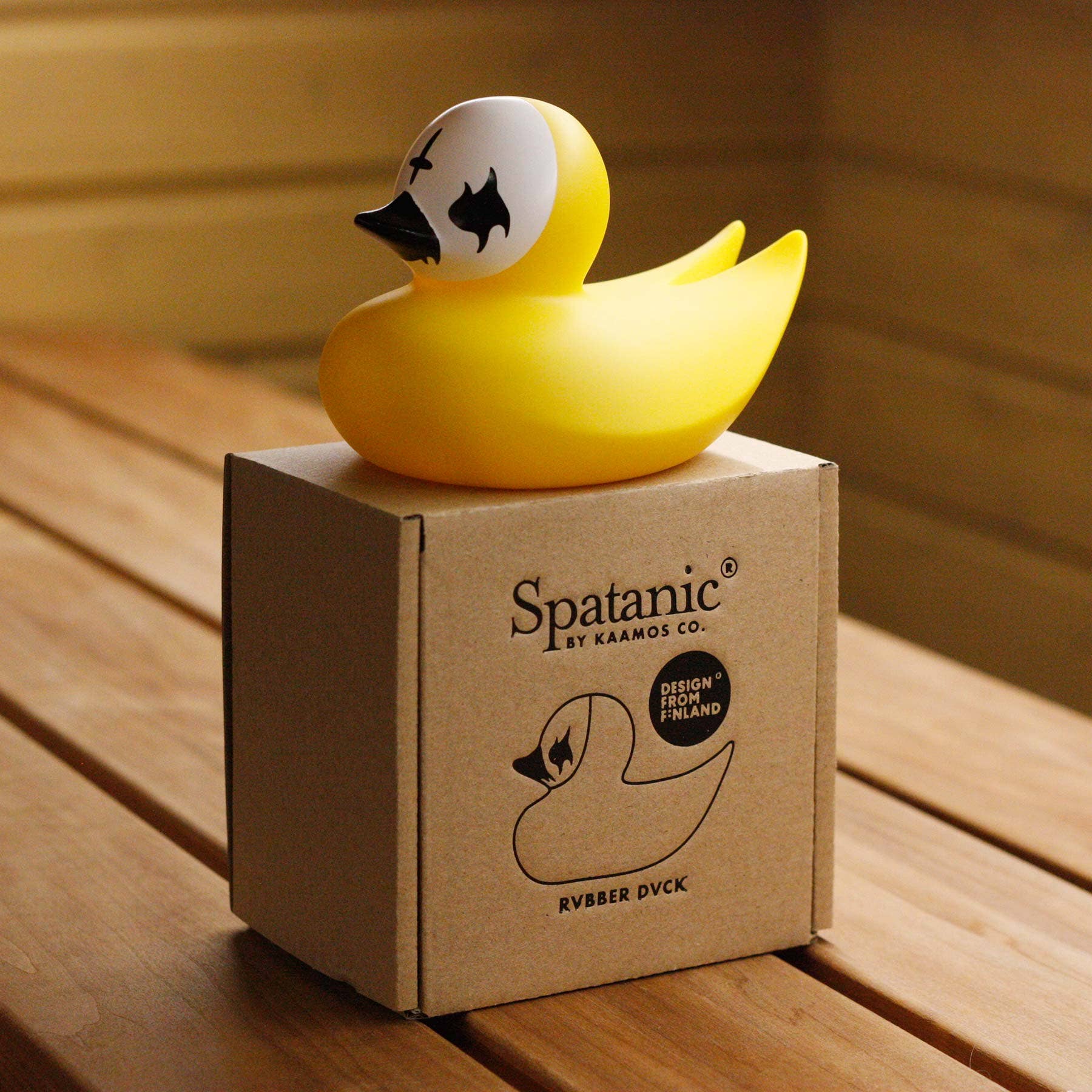 Gothic-Ente mit Leichenlackierung