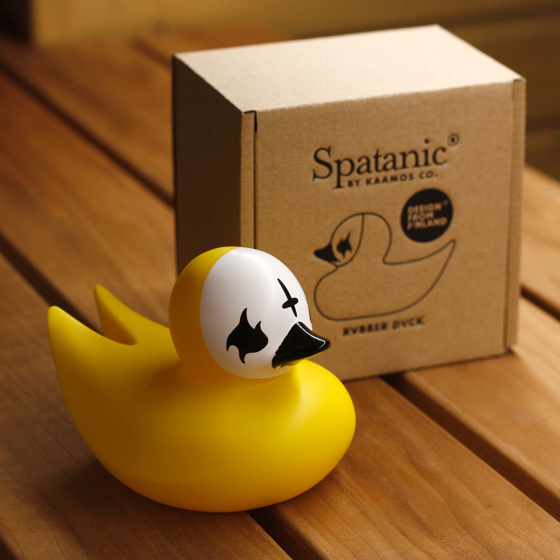 Gothic-Ente mit Leichenlackierung