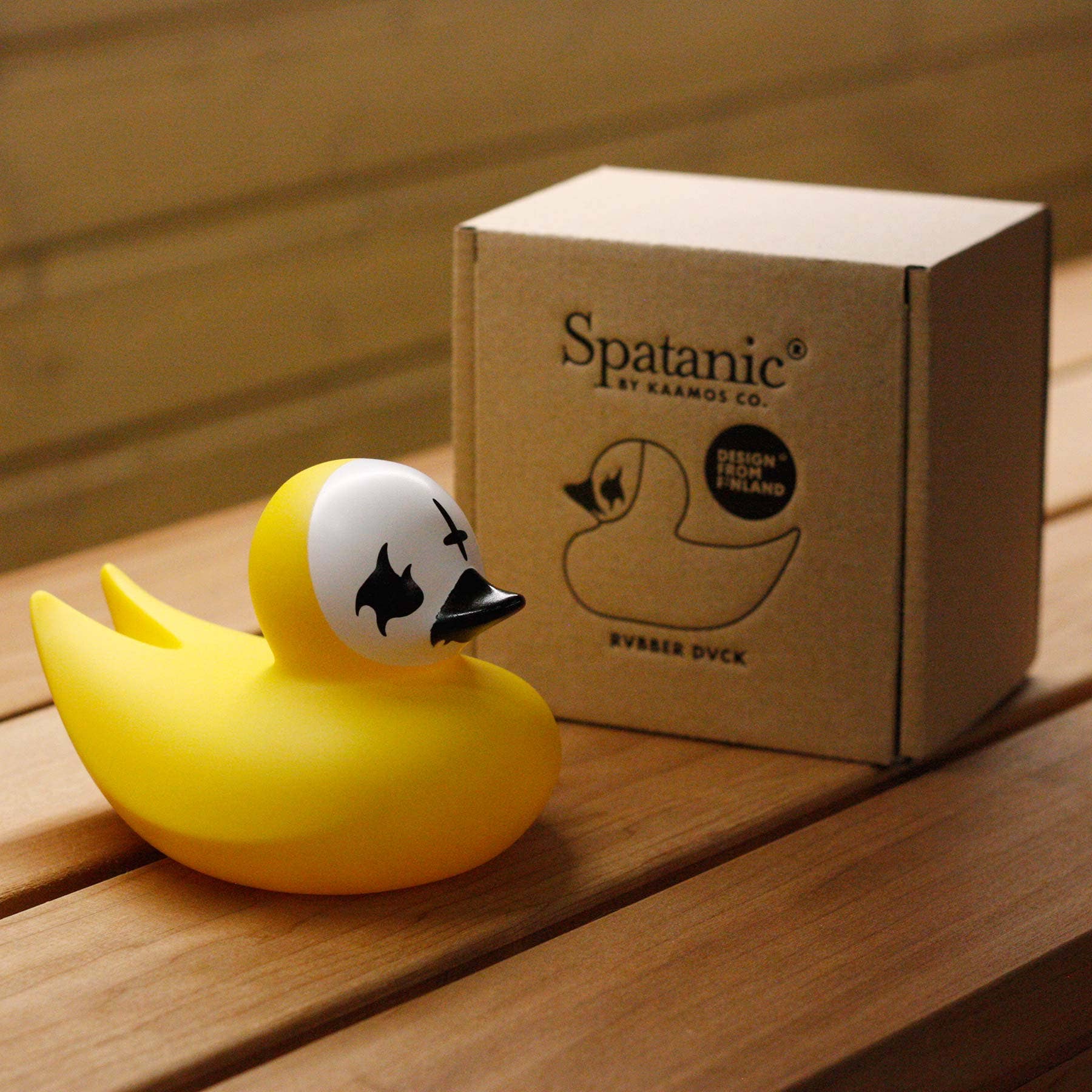 Gothic-Ente mit Leichenlackierung