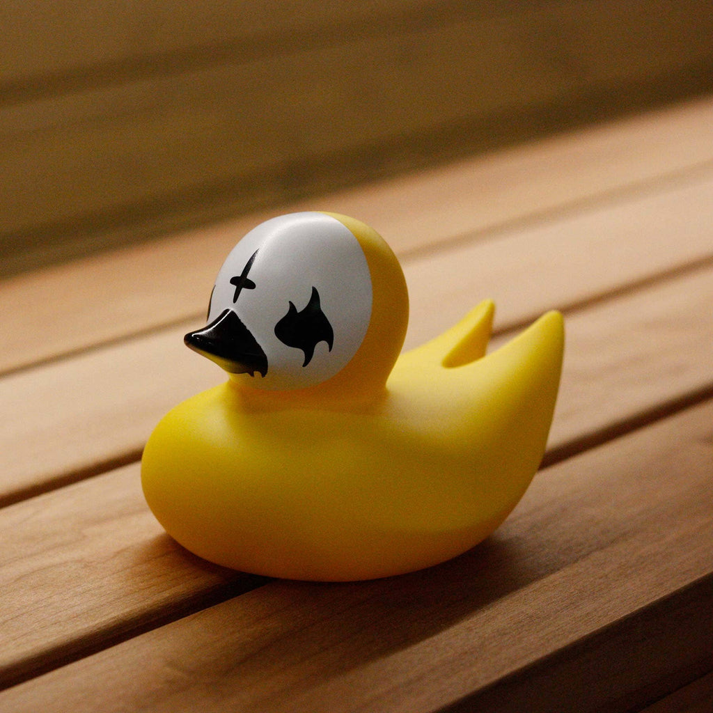 Gothic-Ente mit Leichenlackierung