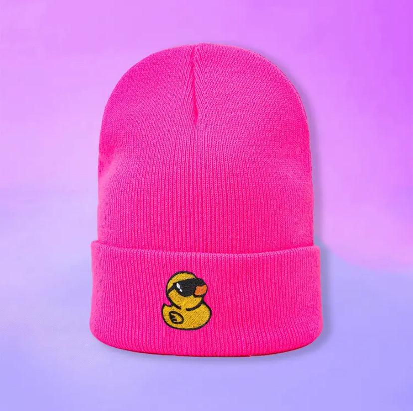 bonnet-rose-canard-jaune-lunettes-de-soleil