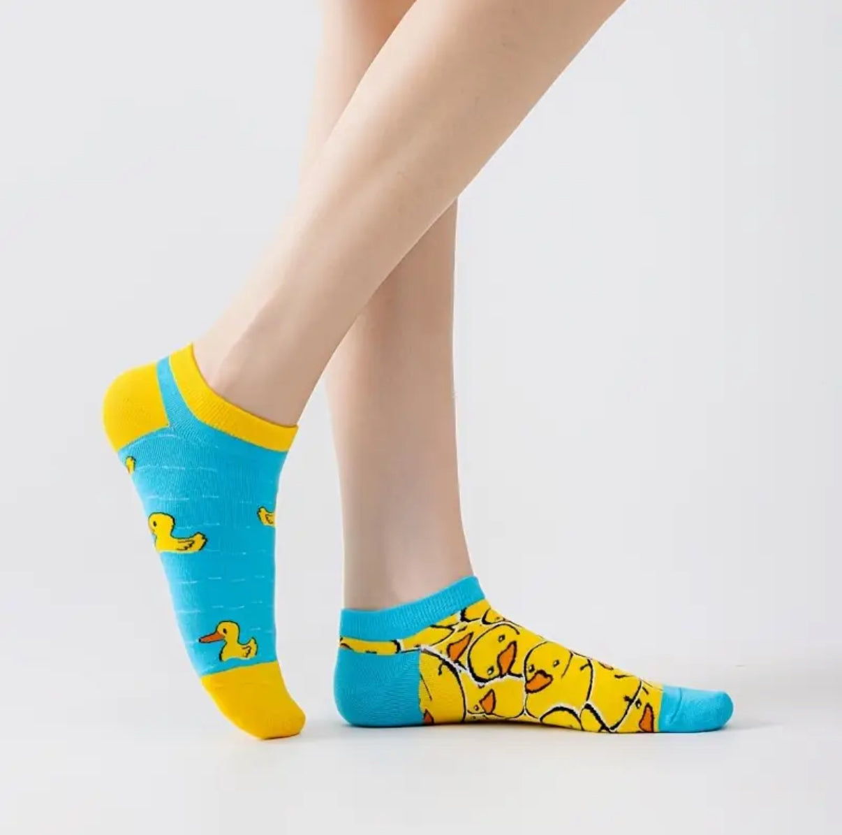 Kurze Socken mit Entenmotiv