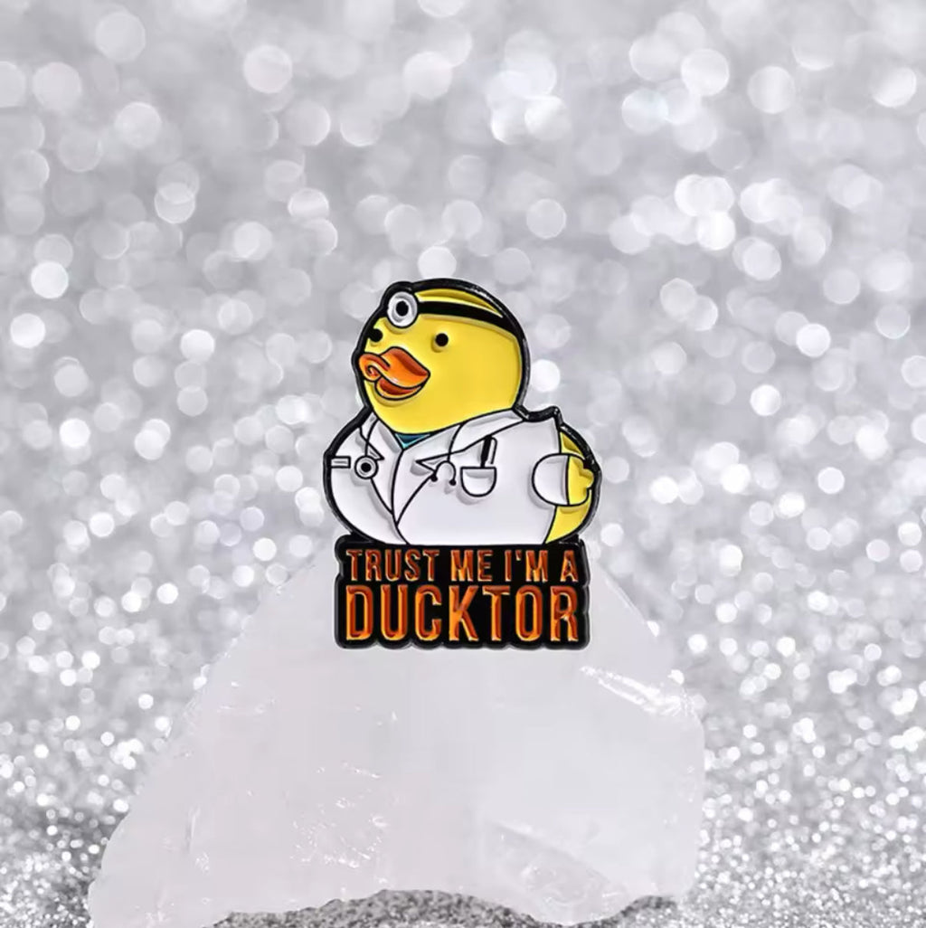 Gelbe Enten-Anstecknadel „Vertrau mir, ich bin Ducktor“