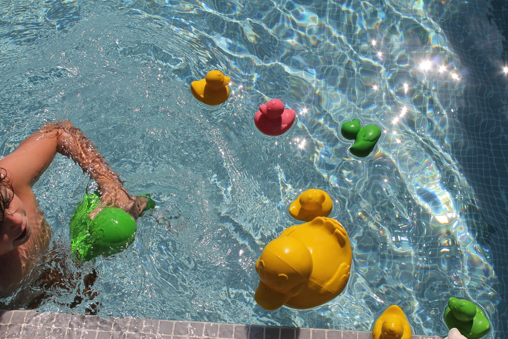 Elvis le Canard Rose – Jouet de bain et dentition bébé – vue produit 46