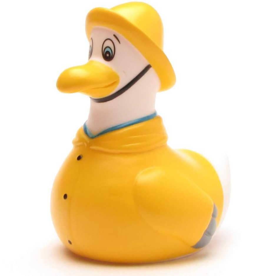 Möwe im gelben Regenmantel