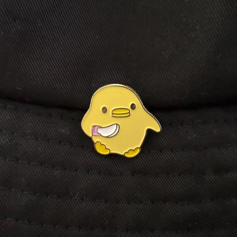 Pin’s Canard Jaune avec Couteau