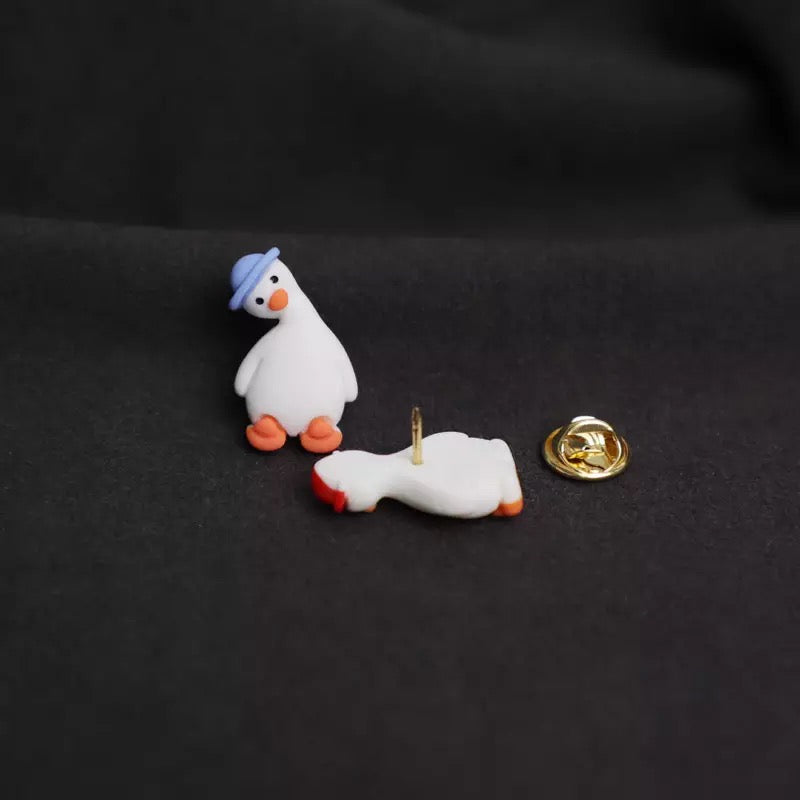 Pin's Canard Blanc Chapeau Bleu – visuel produit