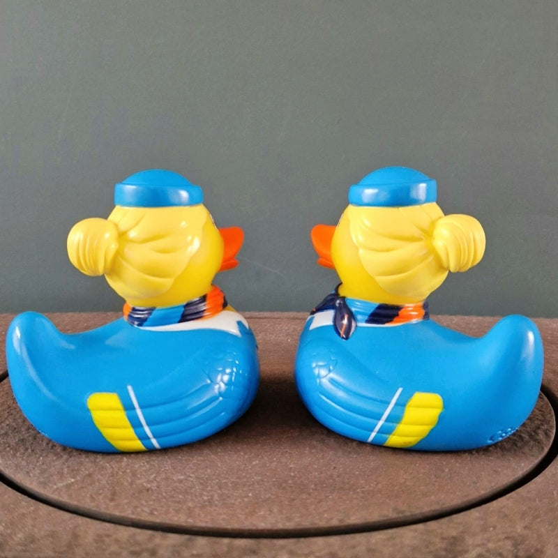 Ente, Flugbegleiterin, Blondine