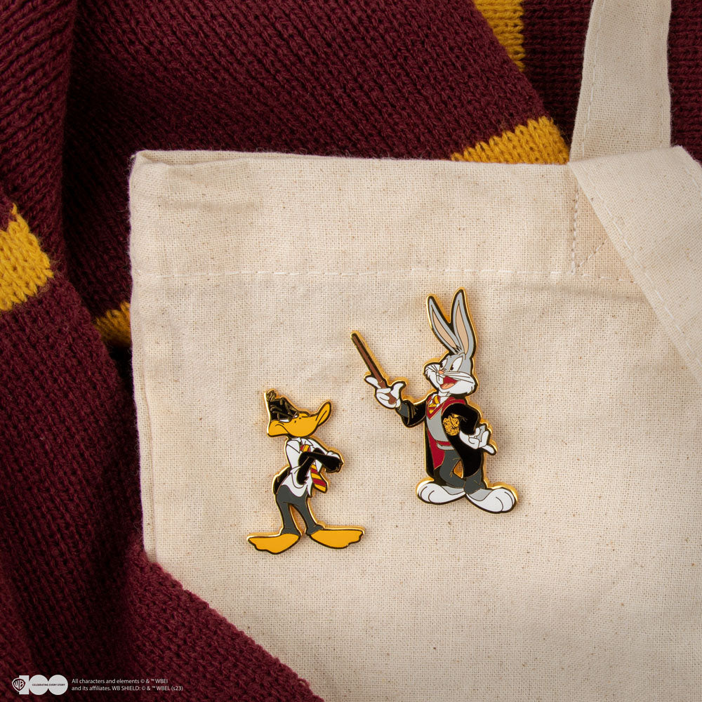 pin-s-bugs-bunny-et-daffy-duck-a-poudlard-cinereplicas