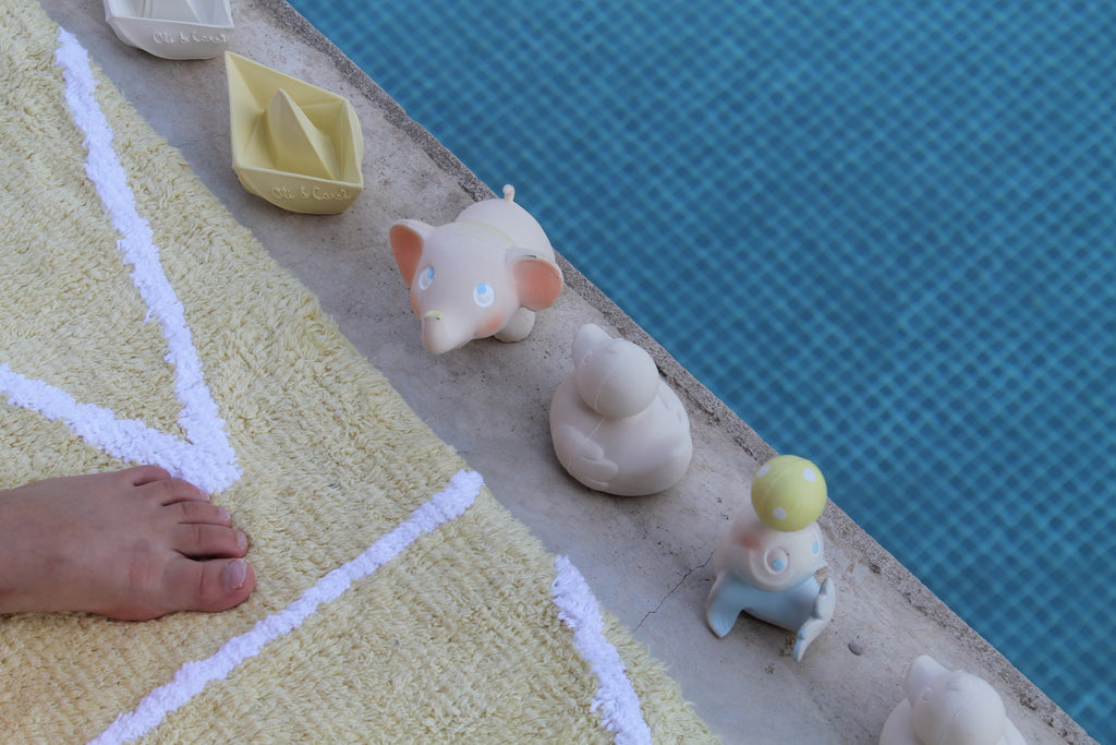 canard-monochrome-blanc-oli-carol